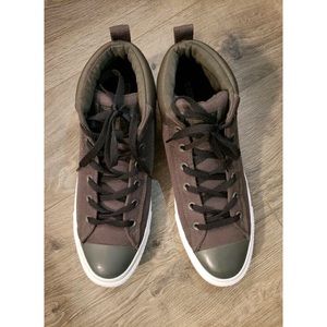 MAKE ME AN OFFER Converse High Top Sneakers